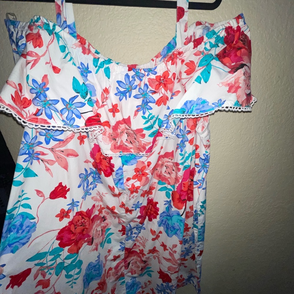 Beautiful off the shoulder dress, great for work or a night out.